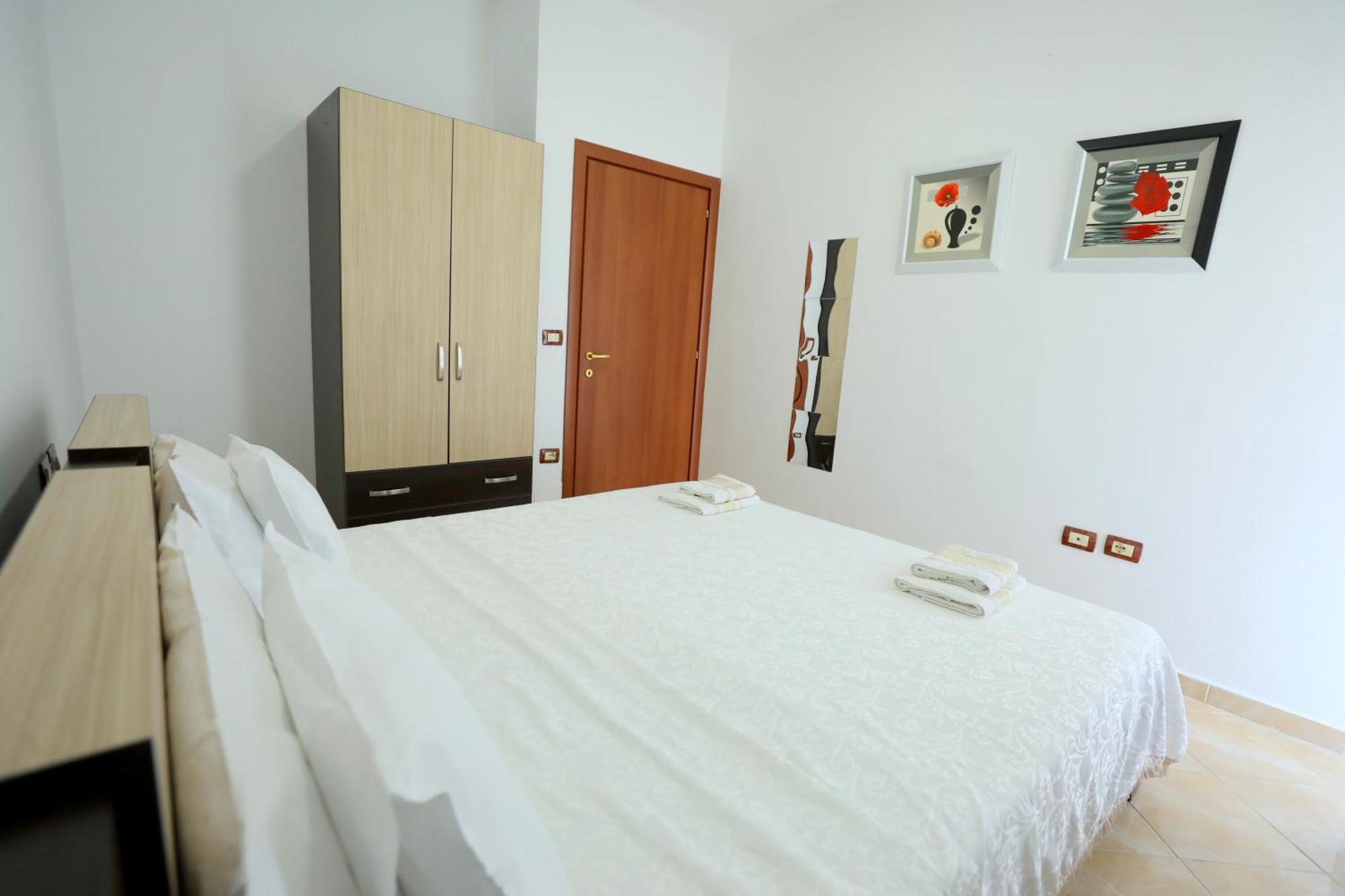 Blue Bay Apartments ساراندا المظهر الخارجي الصورة