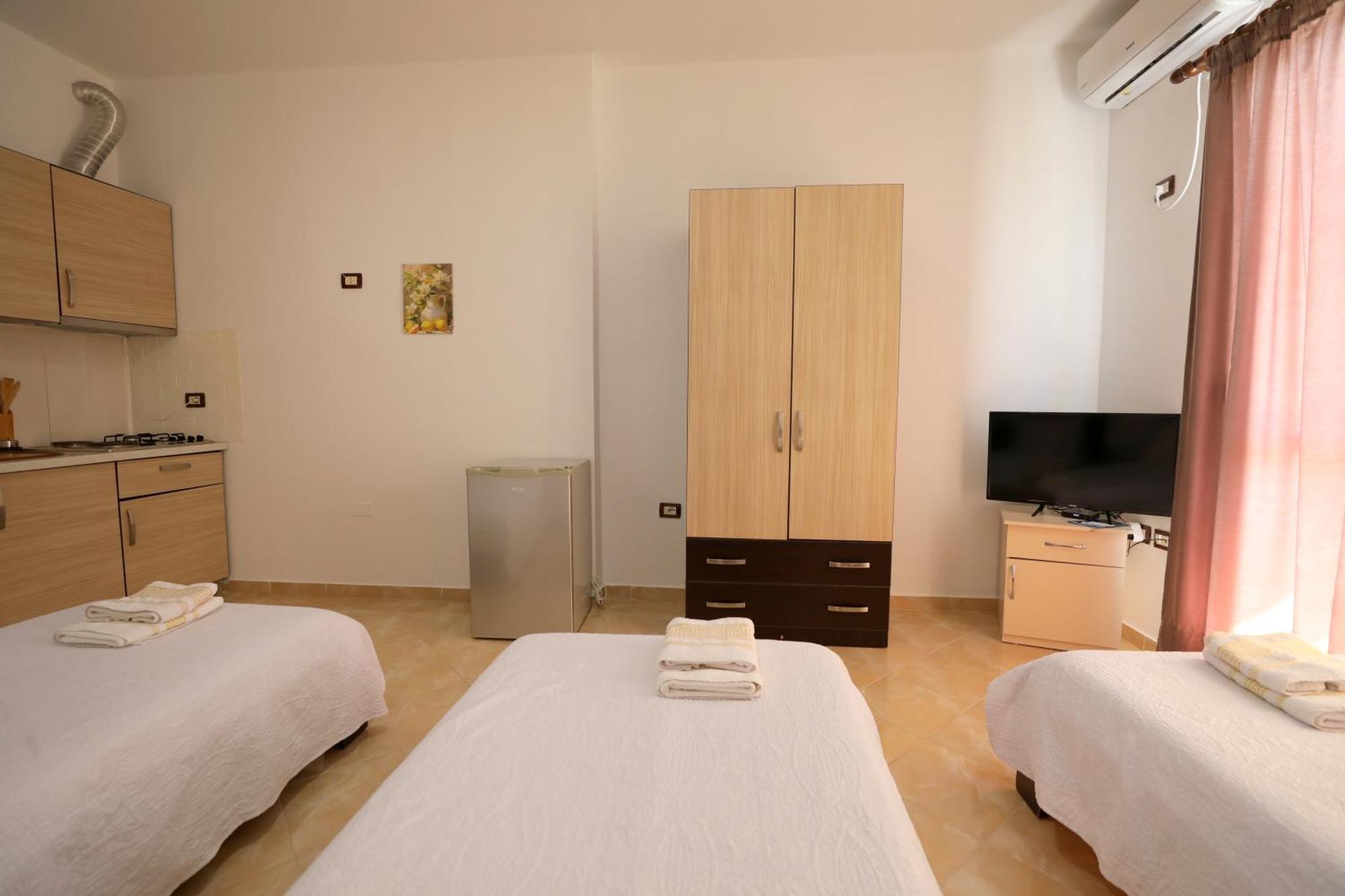 Blue Bay Apartments ساراندا المظهر الخارجي الصورة