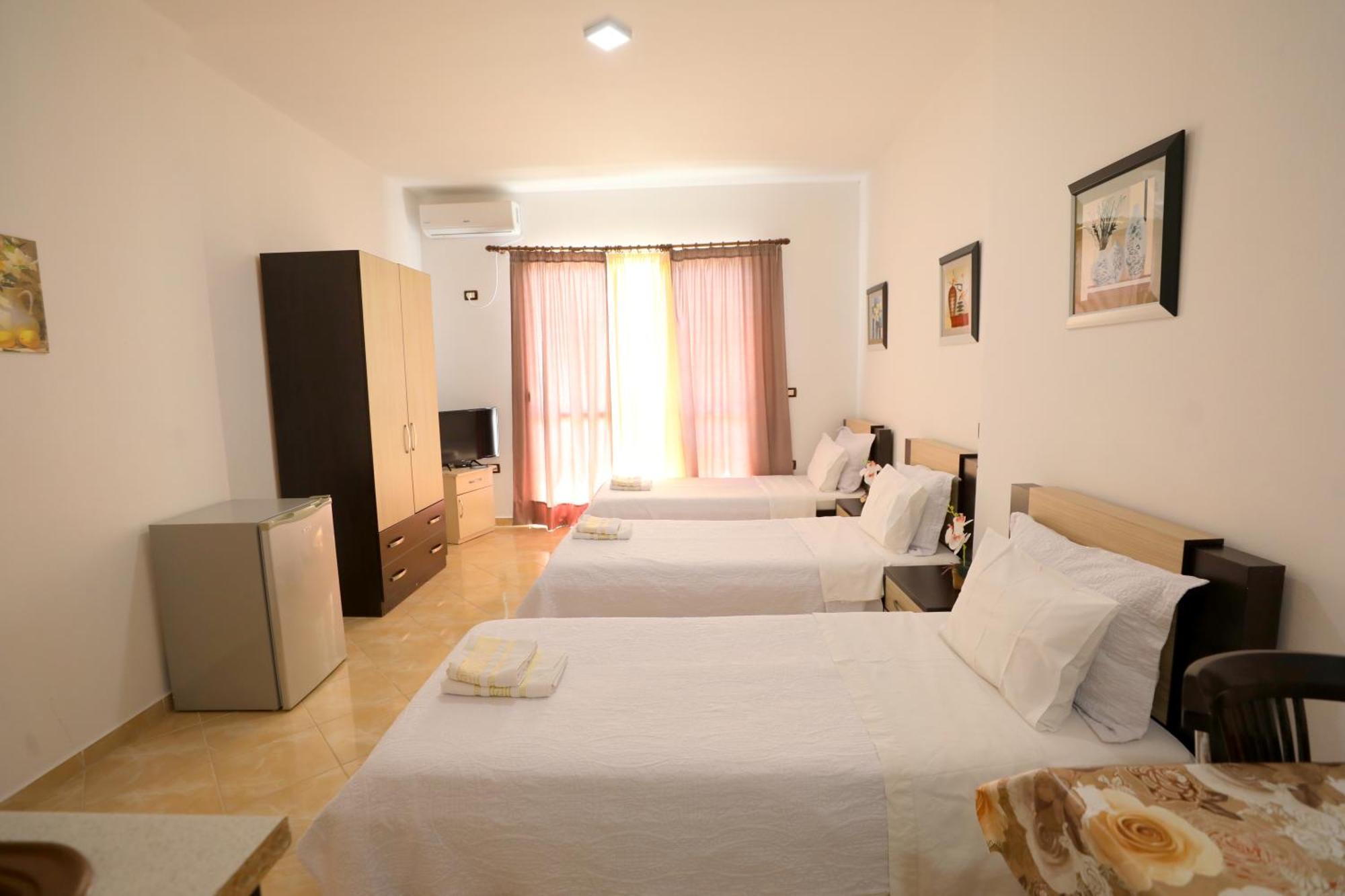 Blue Bay Apartments ساراندا المظهر الخارجي الصورة