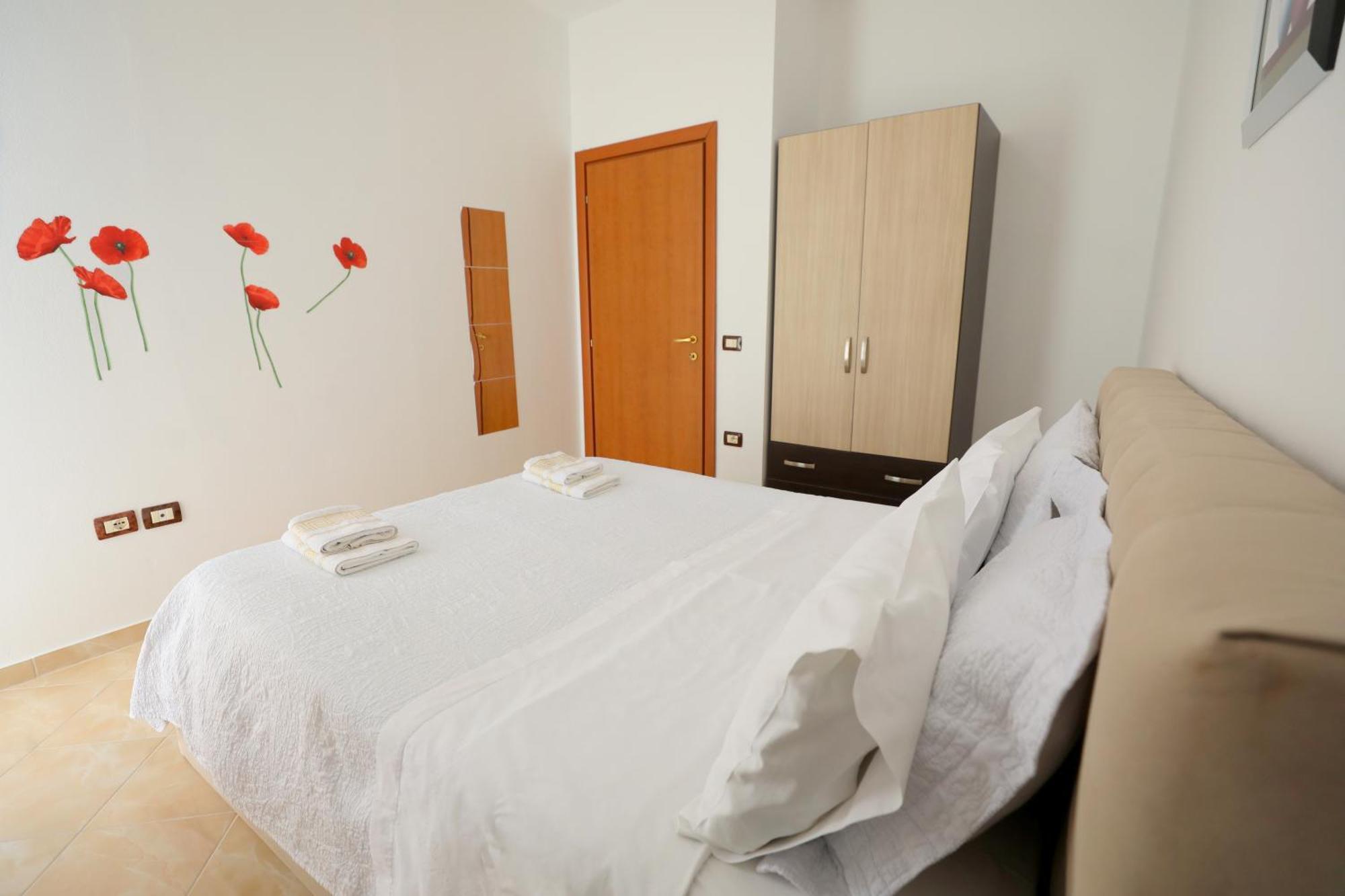 Blue Bay Apartments ساراندا المظهر الخارجي الصورة