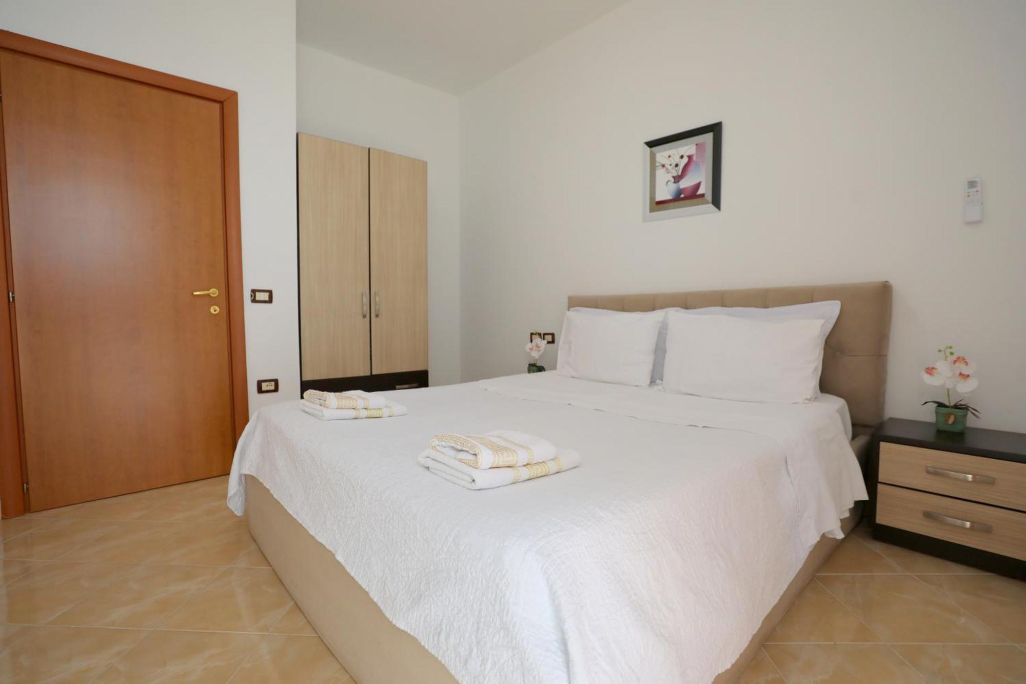 Blue Bay Apartments ساراندا المظهر الخارجي الصورة